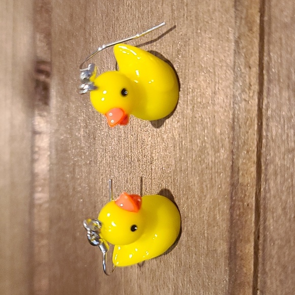 DUCKS! Yellow acrylic duck dangle earrings, fun, day in the jeep ready! NWT - Picture 3 of 4